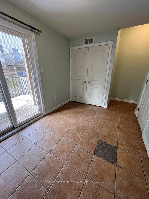 Photo 5 of 55 Viking Drive, Hamilton, Binbrook — HOMEH