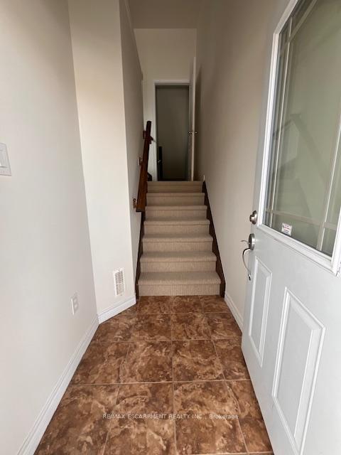 Photo 15 of 55 Viking Drive, Hamilton, Binbrook — HOMEH