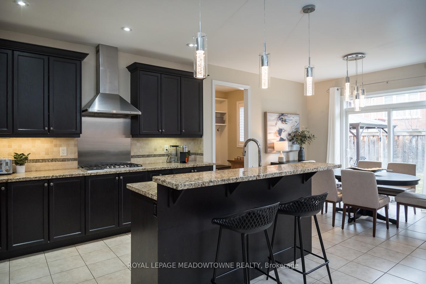Photo 6 of 476 Laundon Terrace, Milton, Scott — HOMEH