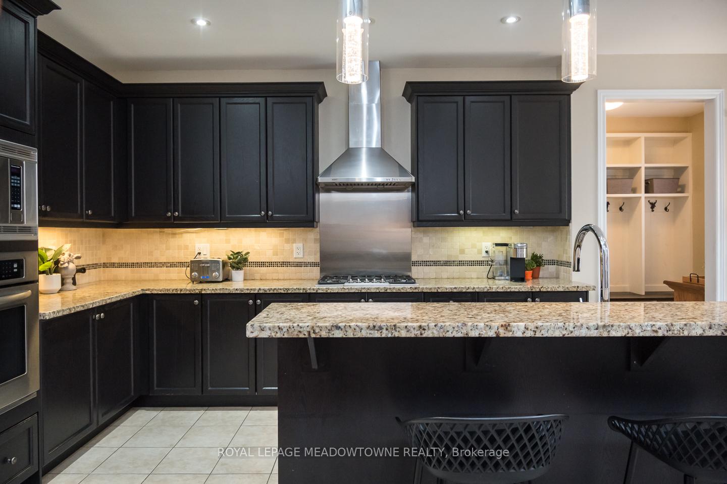 Photo 7 of 476 Laundon Terrace, Milton, Scott — HOMEH
