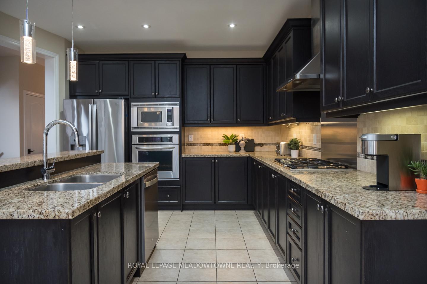 Photo 9 of 476 Laundon Terrace, Milton, Scott — HOMEH