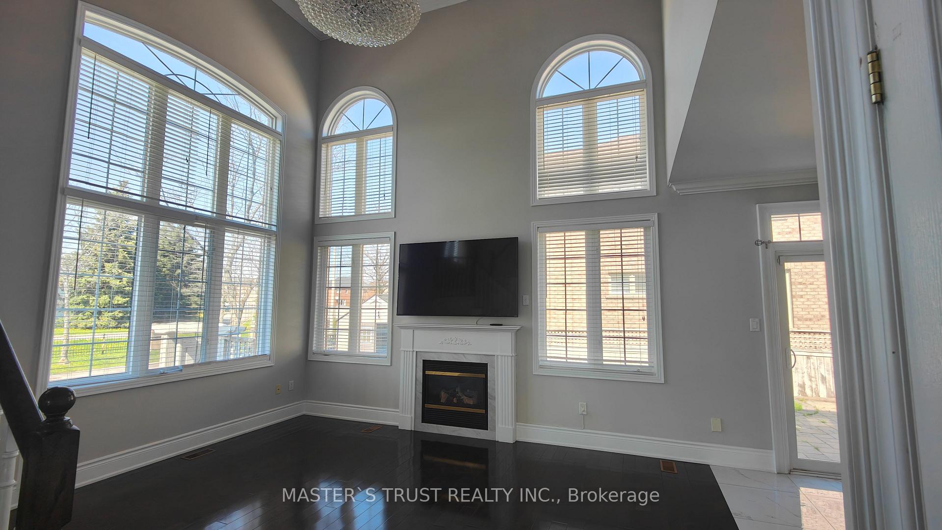 Photo 4 of 66 Starhill Crescent, Markham, Cachet — HOMEH