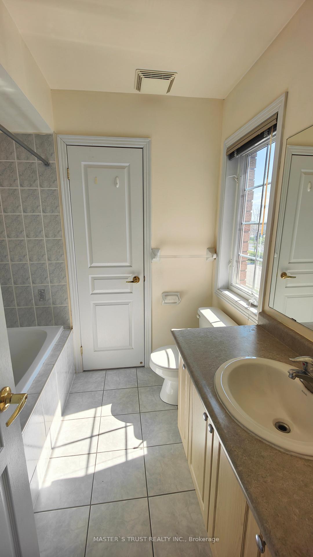 Photo 12 of 66 Starhill Crescent, Markham, Cachet — HOMEH