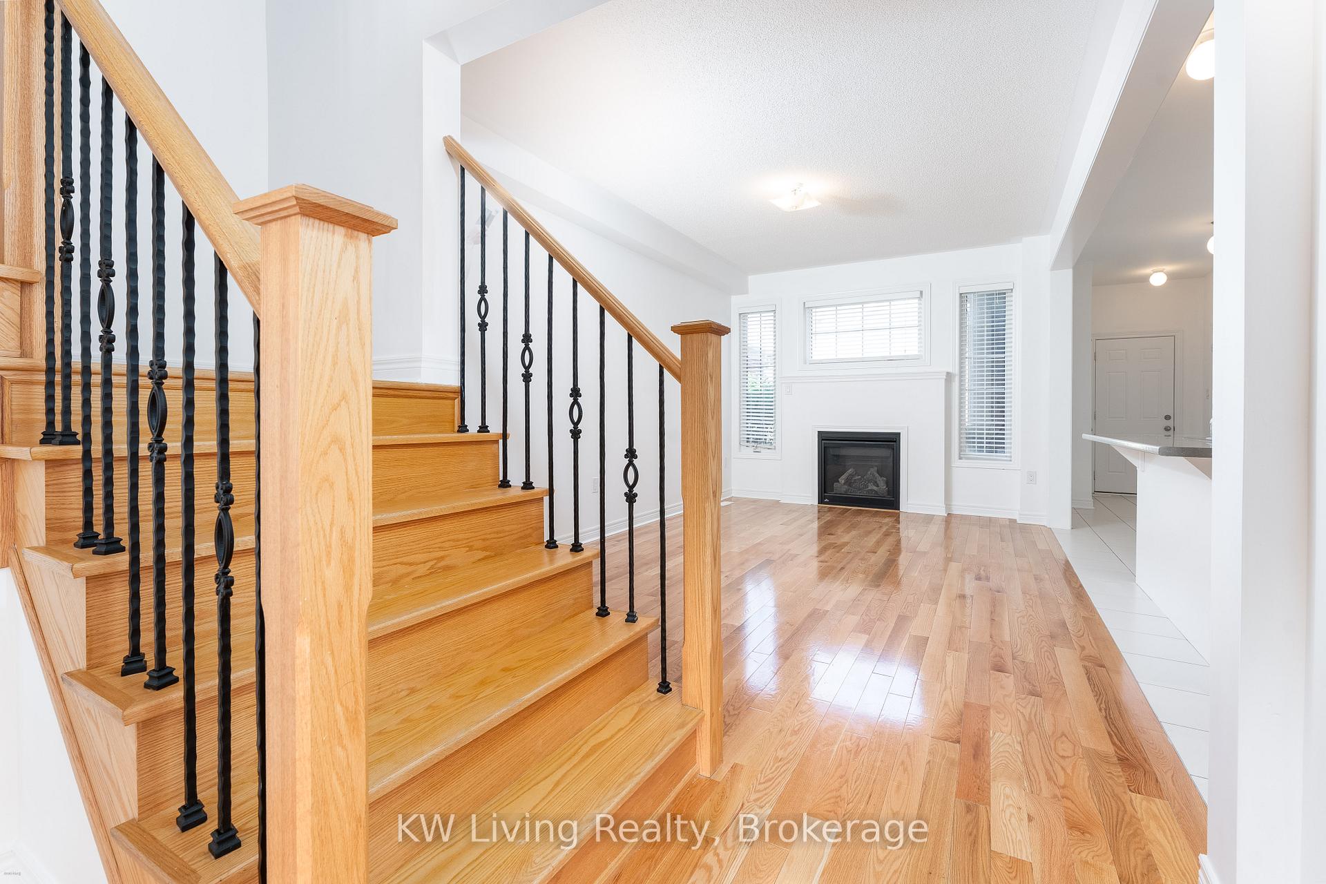 Photo 8 of 161 Harbord Street, Markham, Berczy — HOMEH