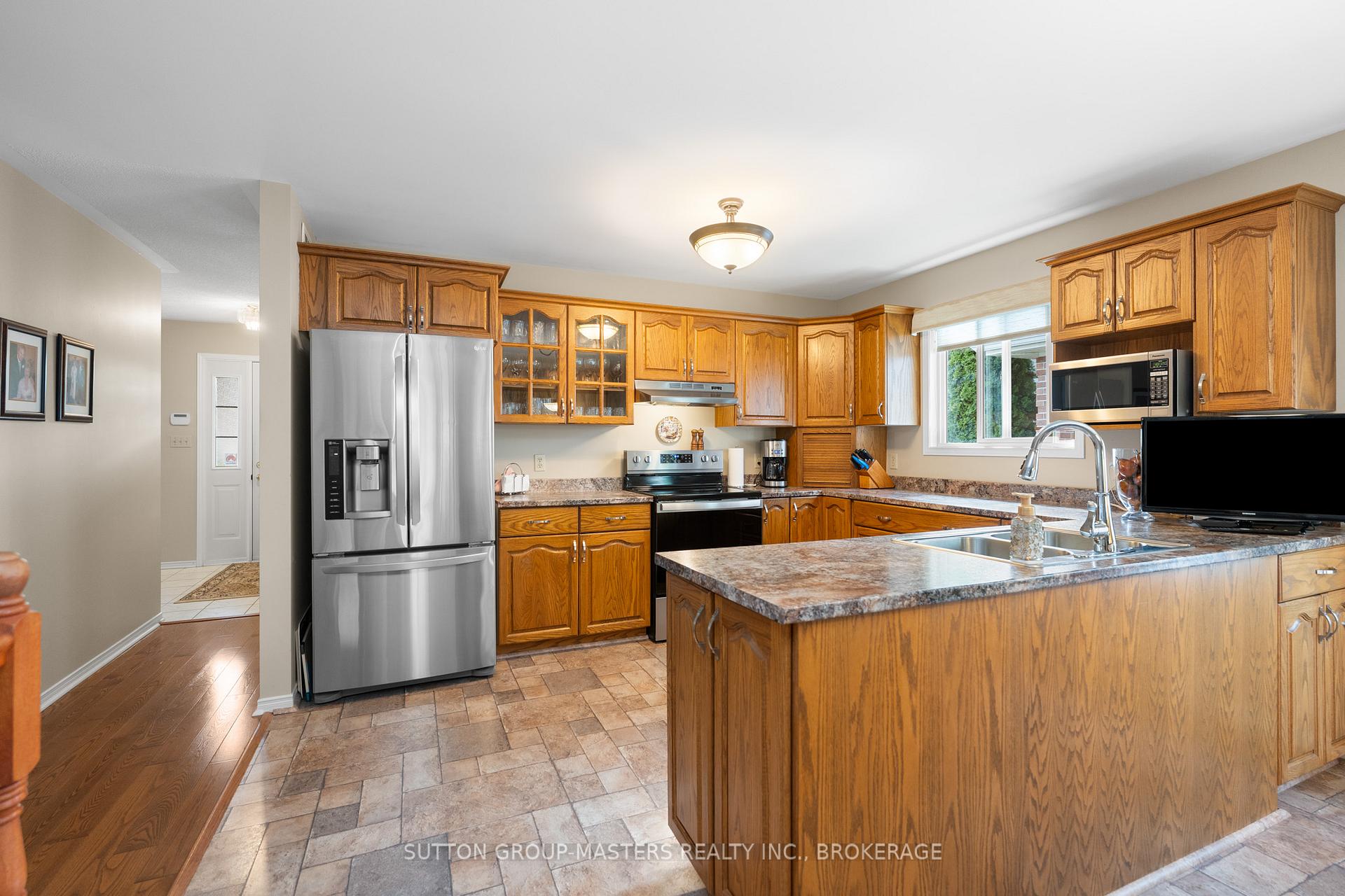 Photo 8 of 539 Sackville Crescent, Kingston, City Southwest — HOMEH