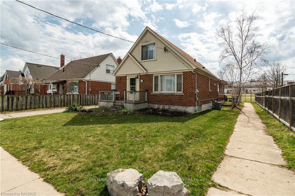 Photo 2 of 245 Melrose Avenue, Kitchener — HOMEH