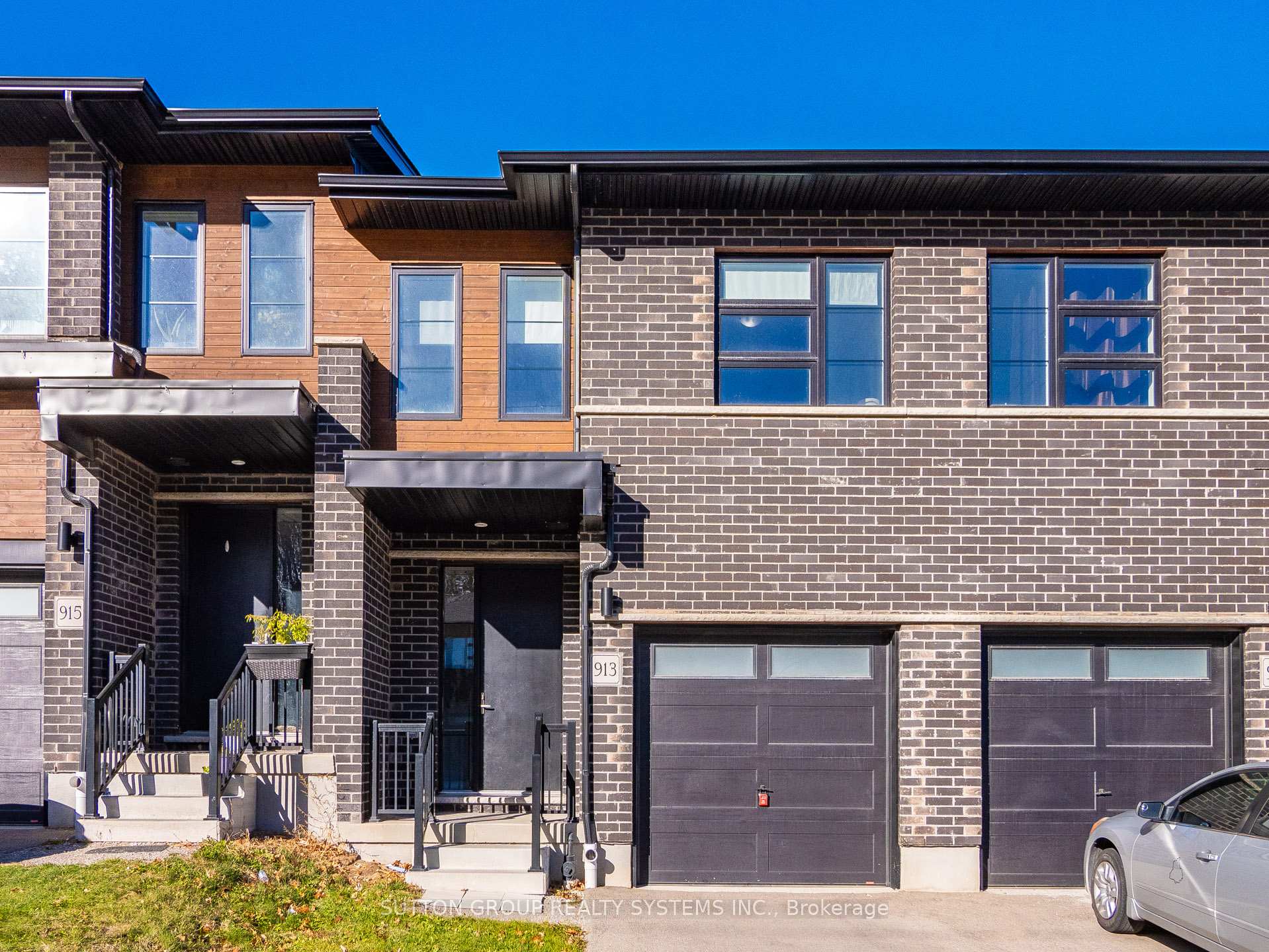 Photo 1 of 913 Robert Ferrie Drive, Kitchener — HOMEH