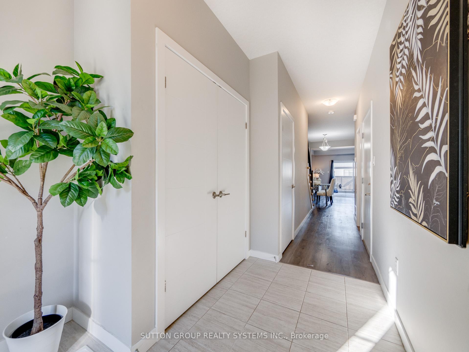 Photo 3 of 913 Robert Ferrie Drive, Kitchener — HOMEH