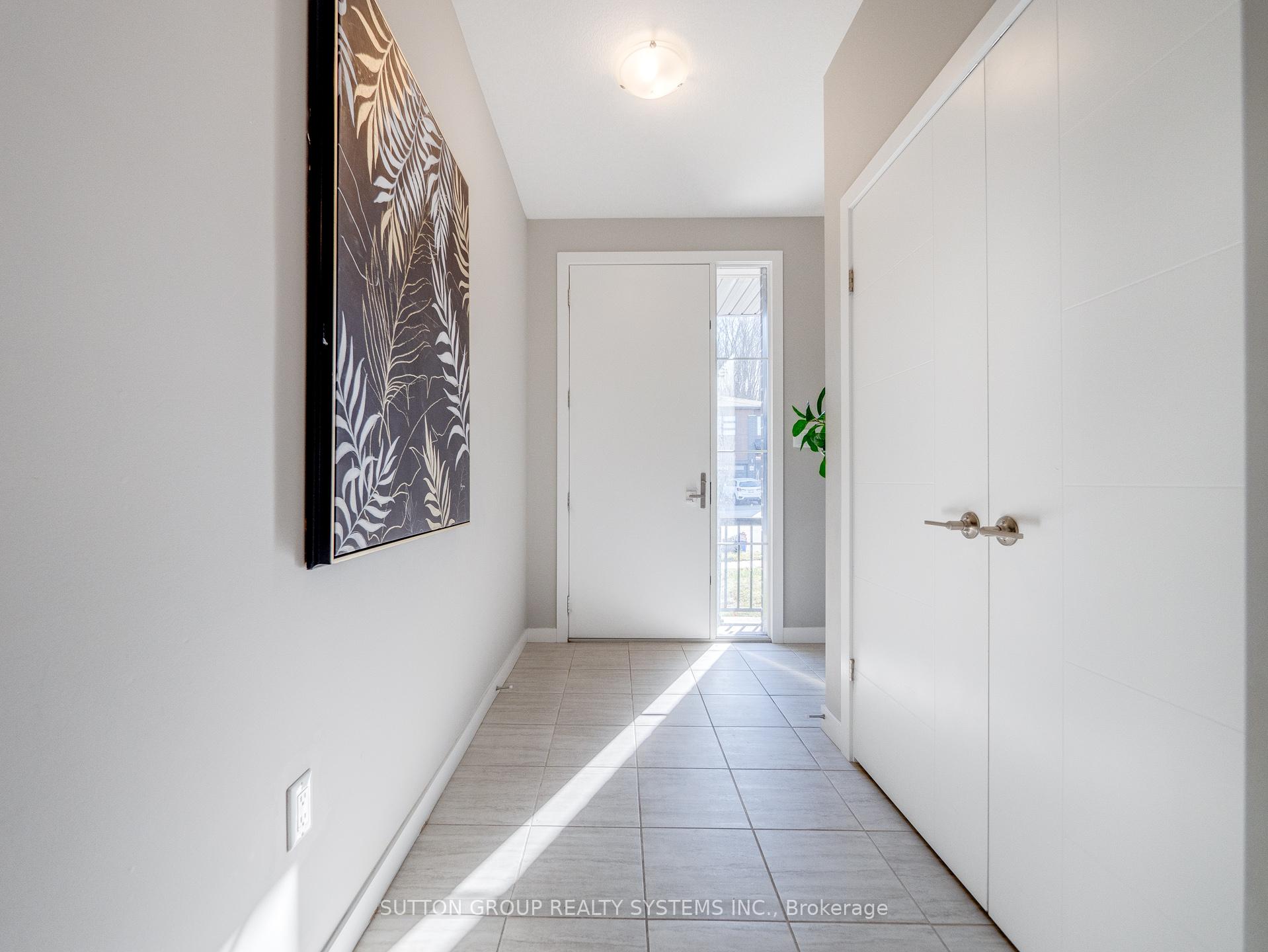 Photo 4 of 913 Robert Ferrie Drive, Kitchener — HOMEH