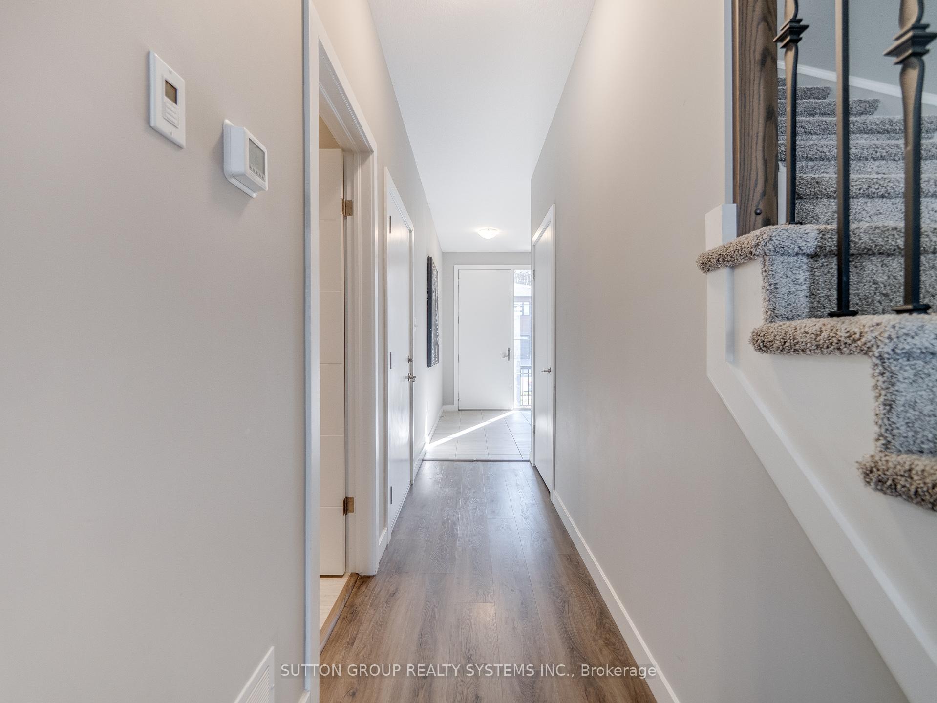 Photo 5 of 913 Robert Ferrie Drive, Kitchener — HOMEH