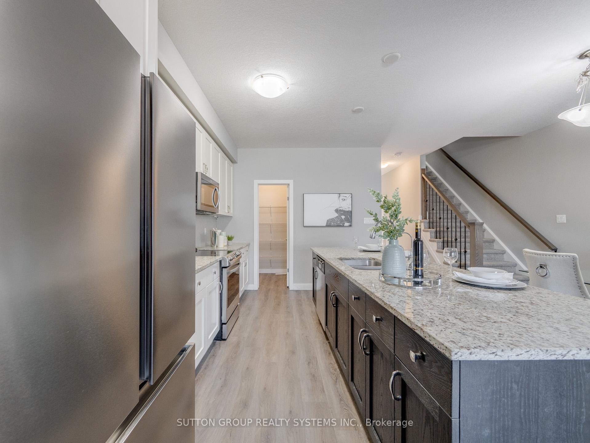 Photo 10 of 913 Robert Ferrie Drive, Kitchener — HOMEH