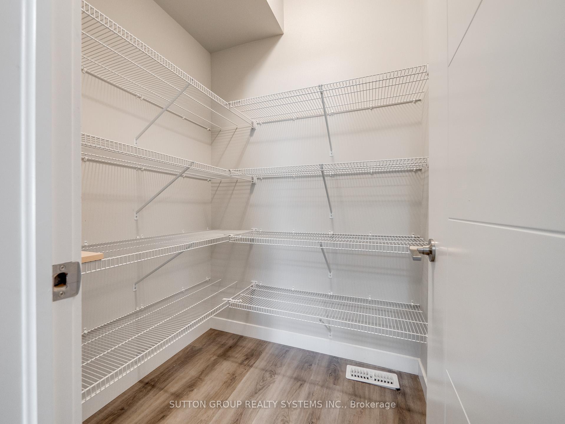 Photo 13 of 913 Robert Ferrie Drive, Kitchener — HOMEH
