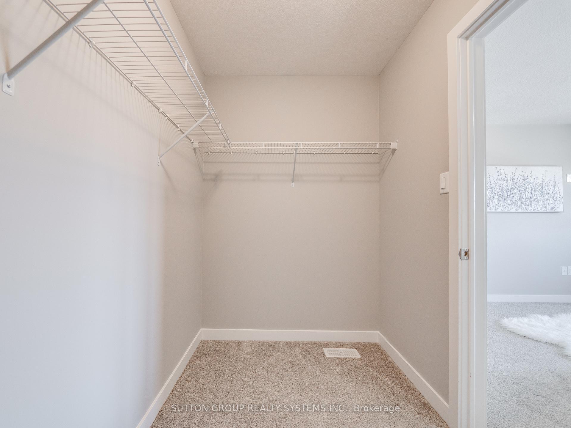 Photo 27 of 913 Robert Ferrie Drive, Kitchener — HOMEH