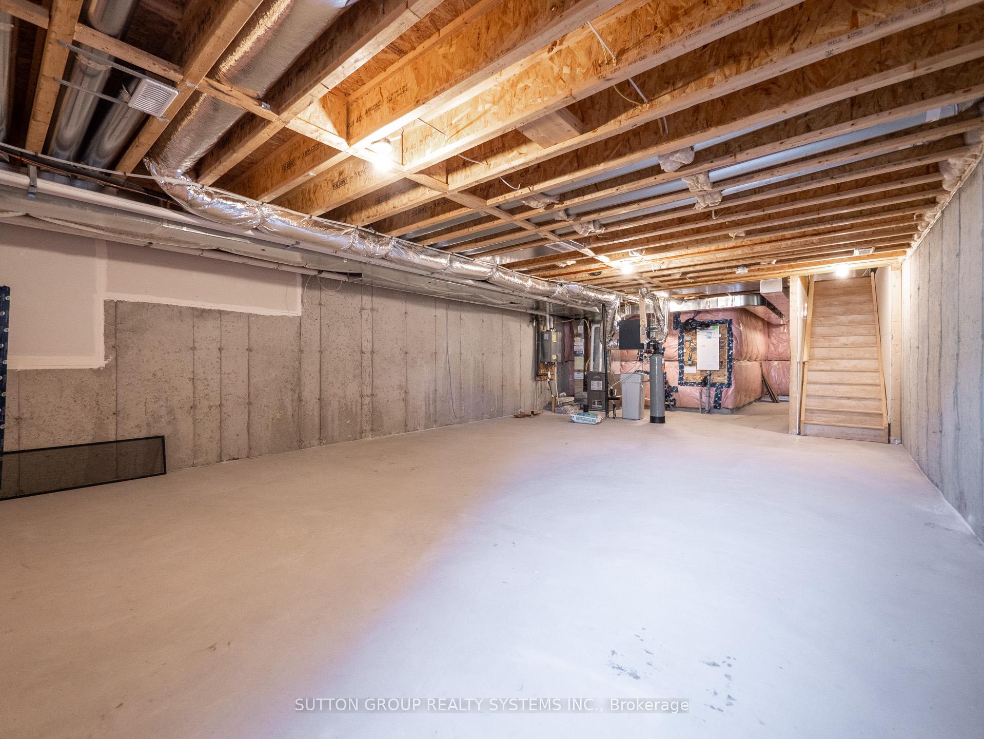 Photo 35 of 913 Robert Ferrie Drive, Kitchener — HOMEH