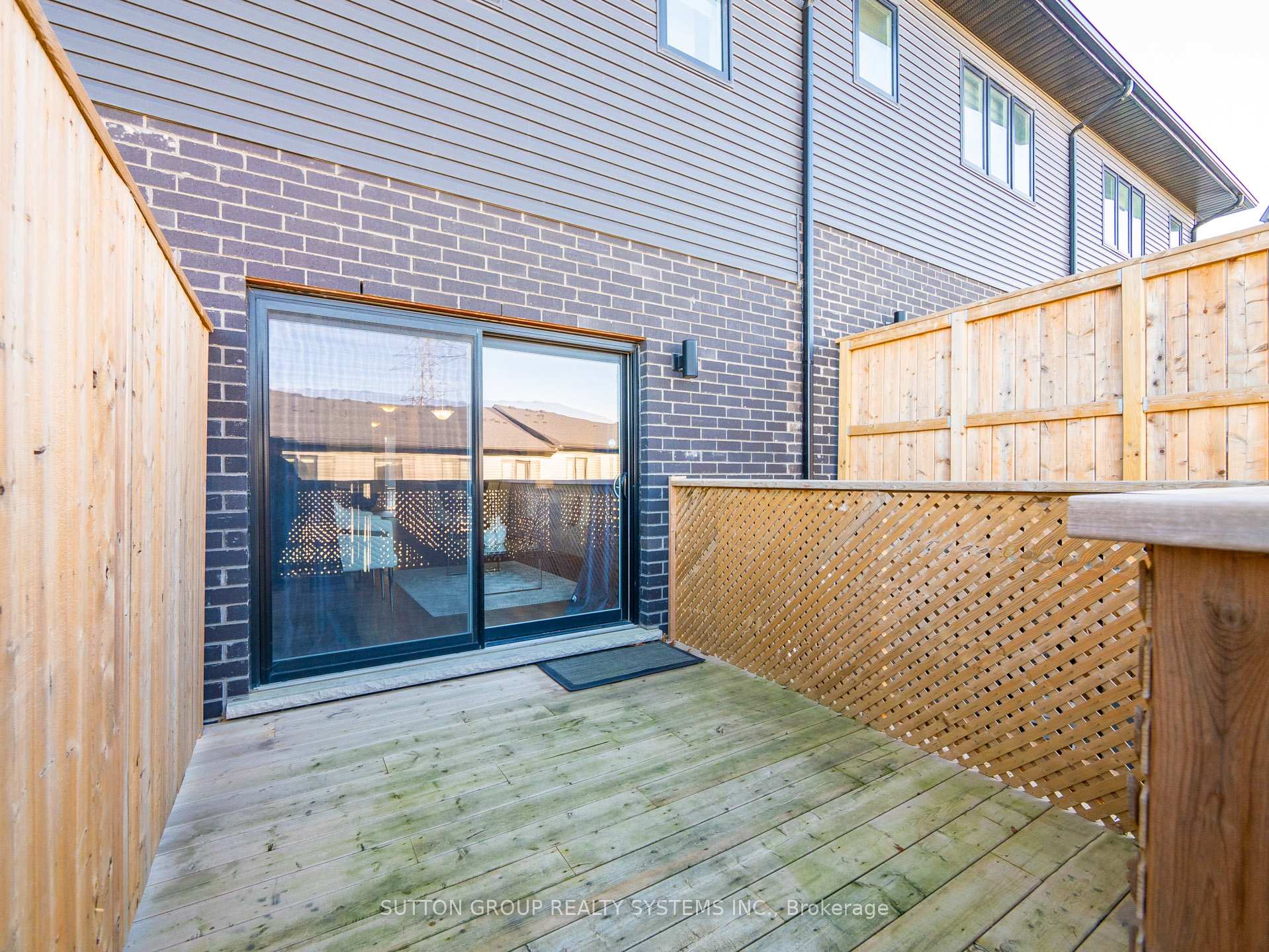 Photo 38 of 913 Robert Ferrie Drive, Kitchener — HOMEH