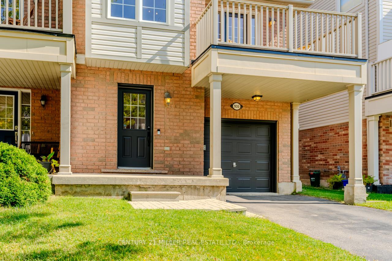 Photo 3 of 935 Deverell Place, Milton, Coates — HOMEH