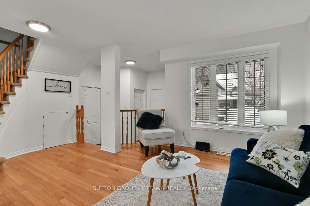 Photo 5 of 645 Aberfoyle Circle NE, Ottawa, Kanata - Morgan's Grant/South March — HOMEH