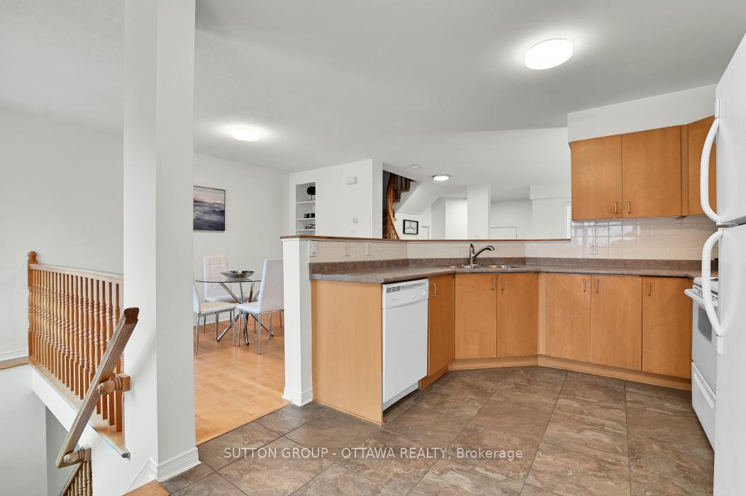 Photo 9 of 645 Aberfoyle Circle NE, Ottawa, Kanata - Morgan's Grant/South March — HOMEH