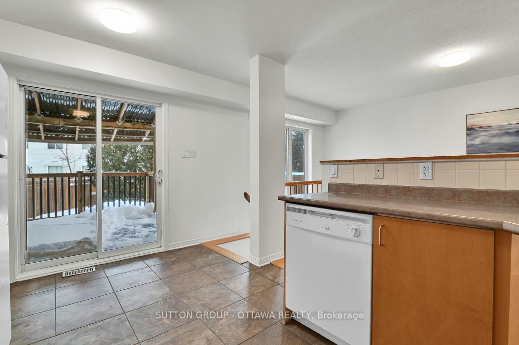 Photo 10 of 645 Aberfoyle Circle NE, Ottawa, Kanata - Morgan's Grant/South March — HOMEH