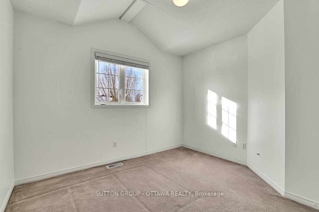 Photo 18 of 645 Aberfoyle Circle NE, Ottawa, Kanata - Morgan's Grant/South March — HOMEH