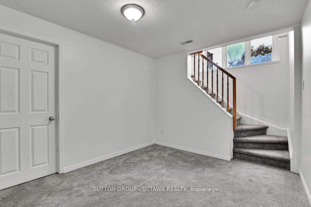 Photo 23 of 645 Aberfoyle Circle NE, Ottawa, Kanata - Morgan's Grant/South March — HOMEH