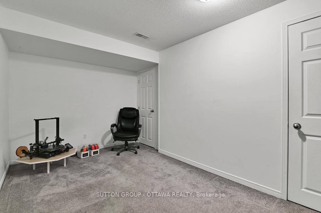 Photo 26 of 645 Aberfoyle Circle NE, Ottawa, Kanata - Morgan's Grant/South March — HOMEH