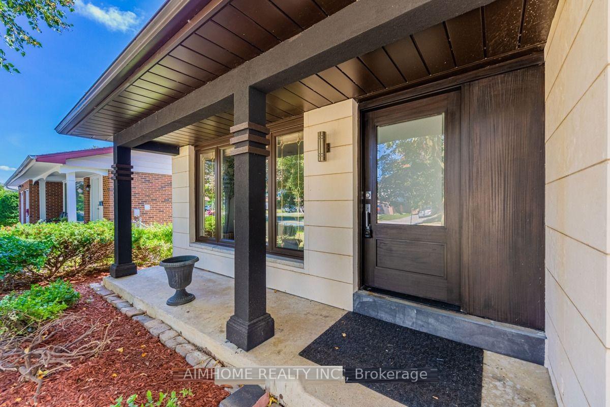 Photo 2 of 51 Royal Orchard Boulevard, Markham, Royal Orchard — HOMEH