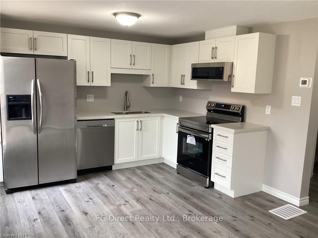 Photo 2 of 81 Donnenwerth Drive, Kitchener — HOMEH