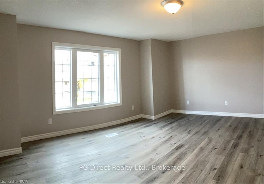 Photo 3 of 81 Donnenwerth Drive, Kitchener — HOMEH