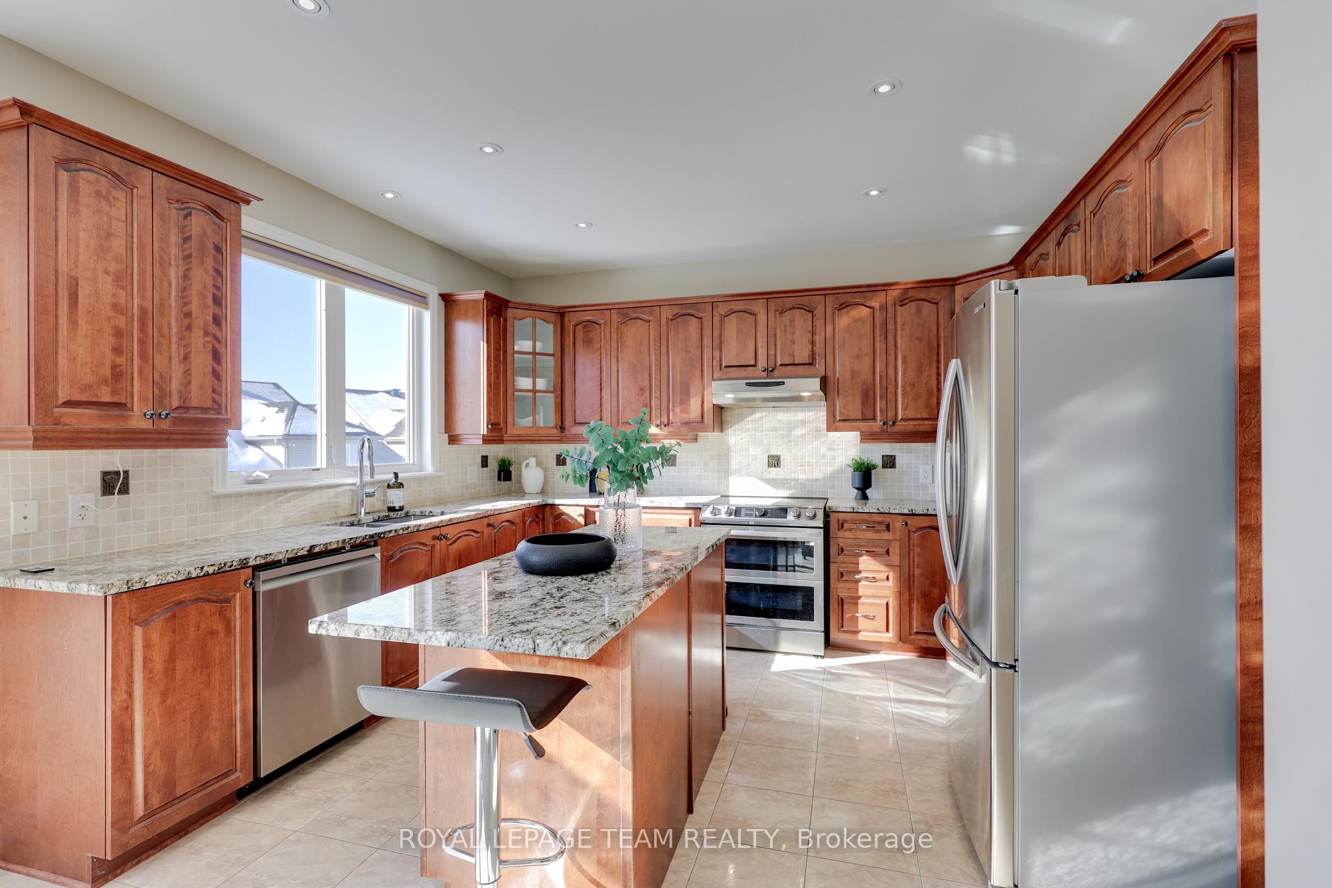Photo 9 of 726 Kilmar Crescent, Ottawa, Kanata - Kanata Lakes/Heritage Hills — HOMEH