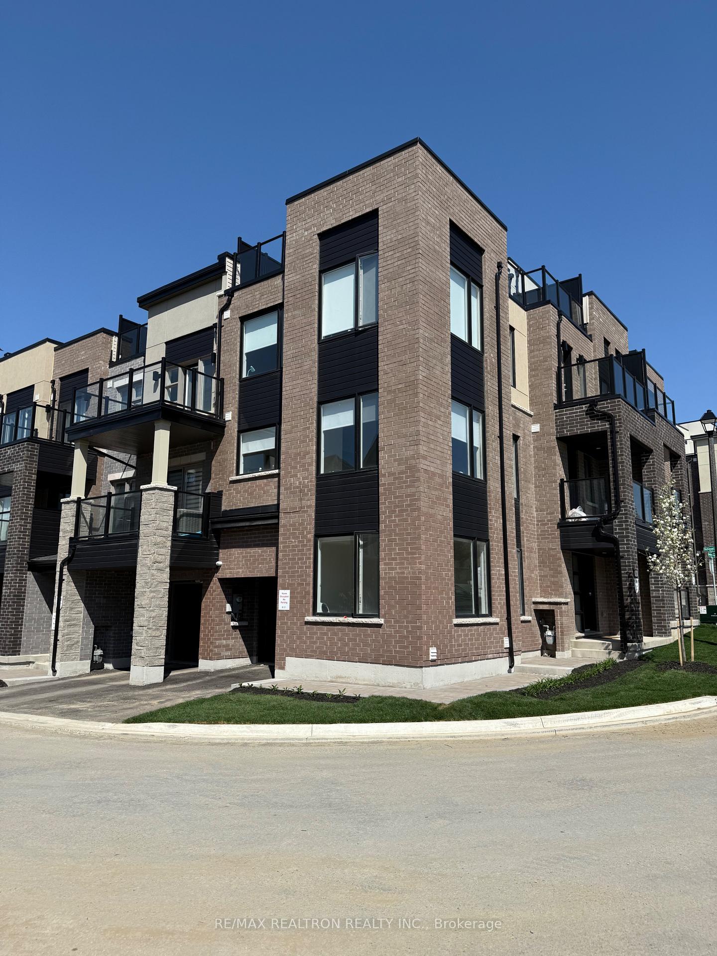 Photo 2 of 46 Herman Gilroy Lane, Markham, Angus Glen — HOMEH