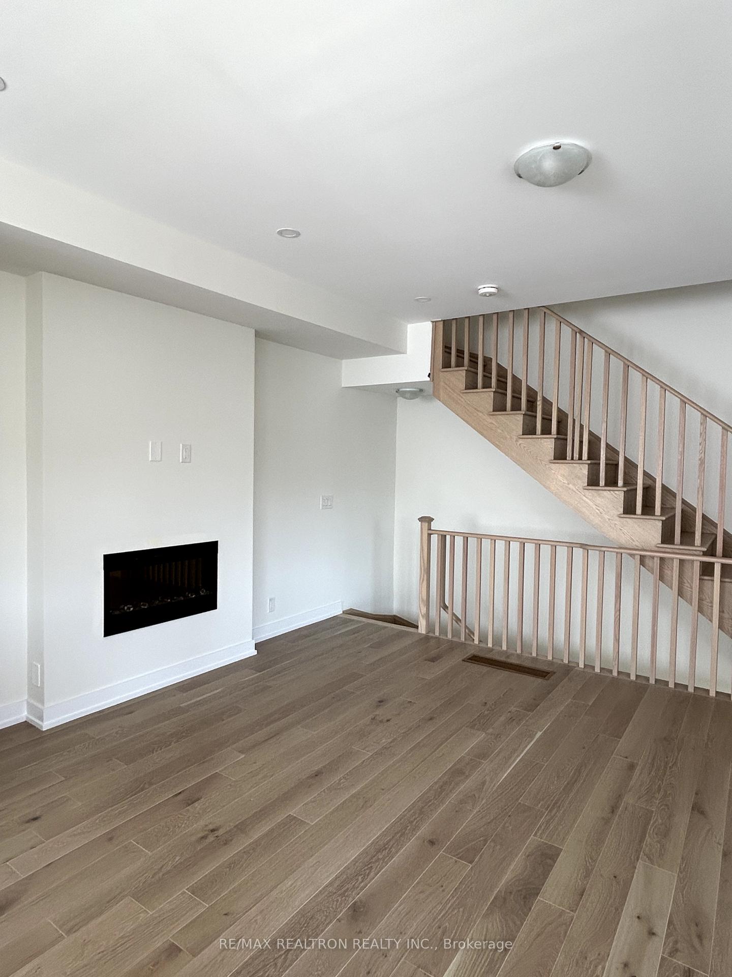 Photo 10 of 46 Herman Gilroy Lane, Markham, Angus Glen — HOMEH