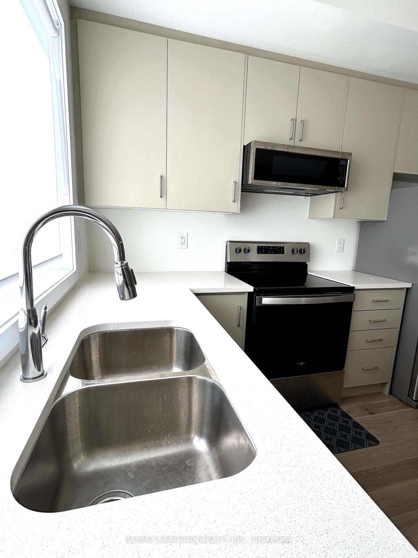Photo 14 of 46 Herman Gilroy Lane, Markham, Angus Glen — HOMEH