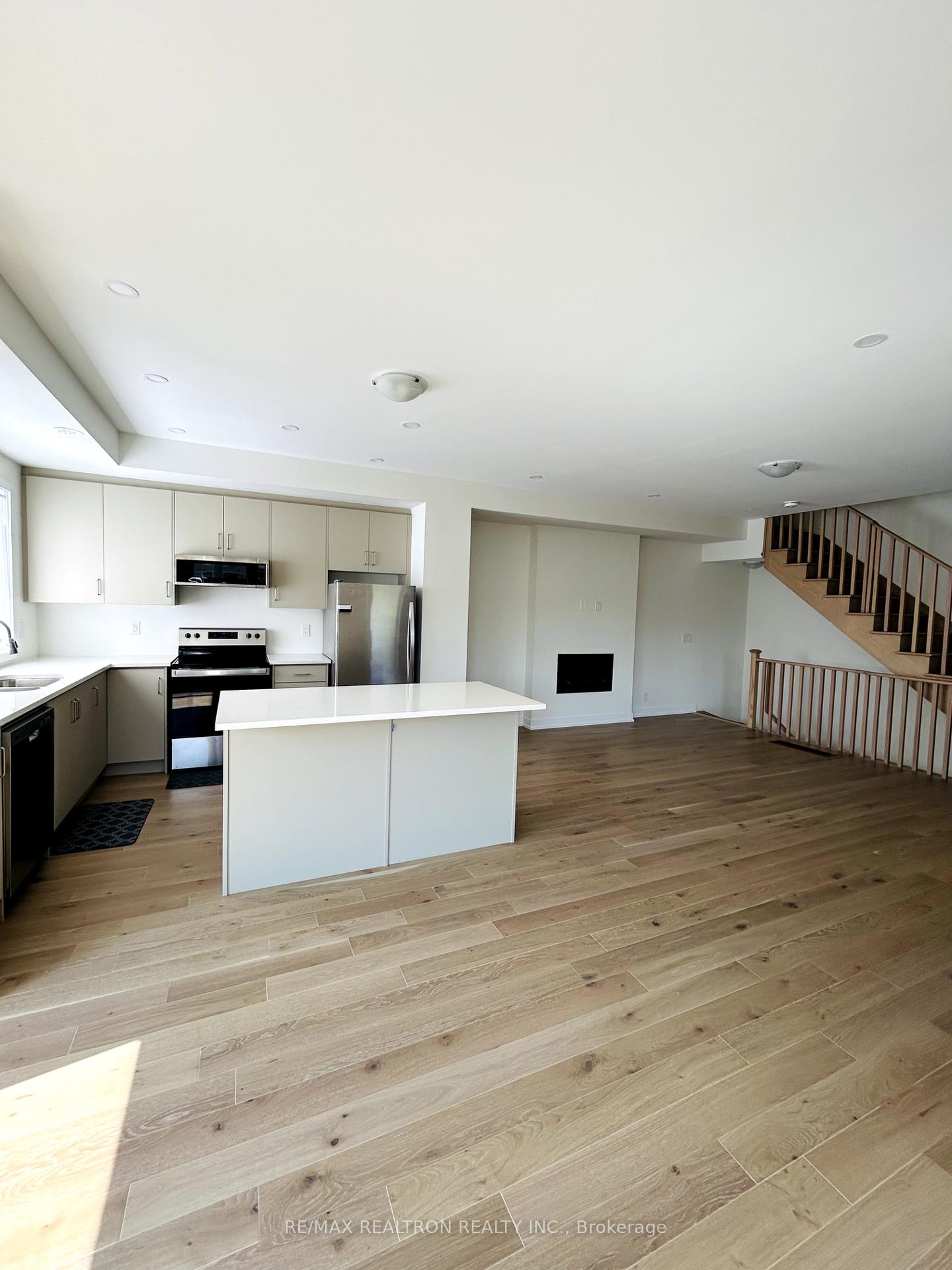 Photo 16 of 46 Herman Gilroy Lane, Markham, Angus Glen — HOMEH