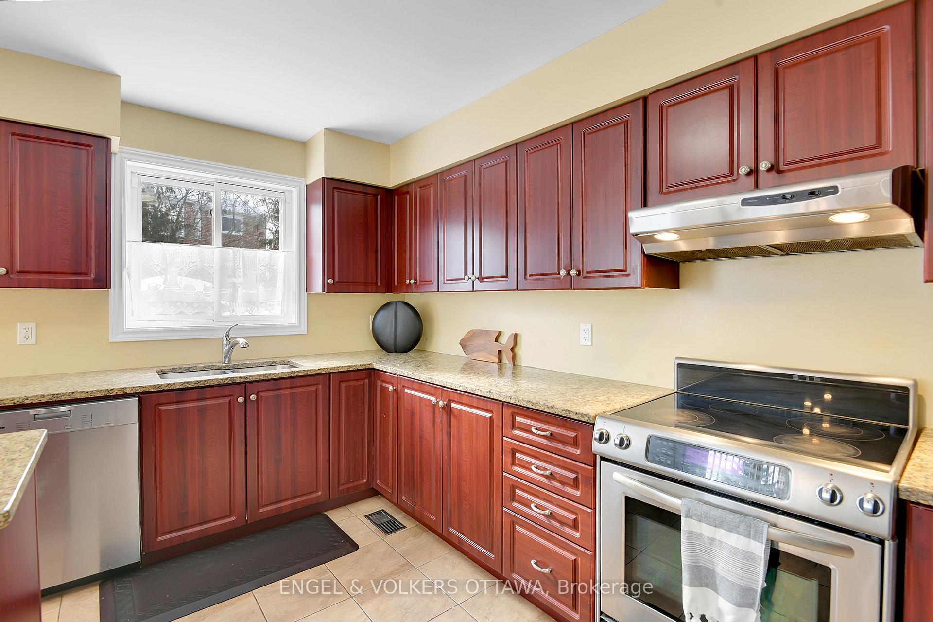 Photo 10 of 33 Morgan's Grant Way, Ottawa, Kanata - Morgan's Grant/South March — HOMEH