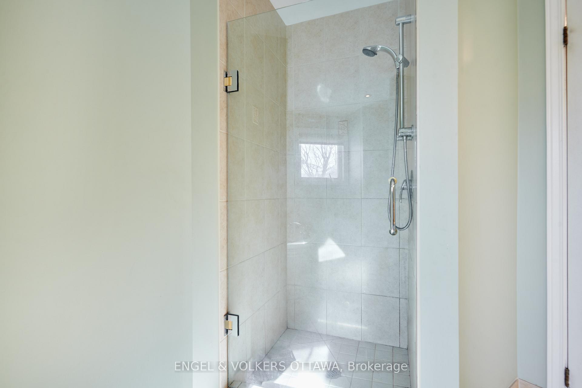 Photo 21 of 33 Morgan's Grant Way, Ottawa, Kanata - Morgan's Grant/South March — HOMEH