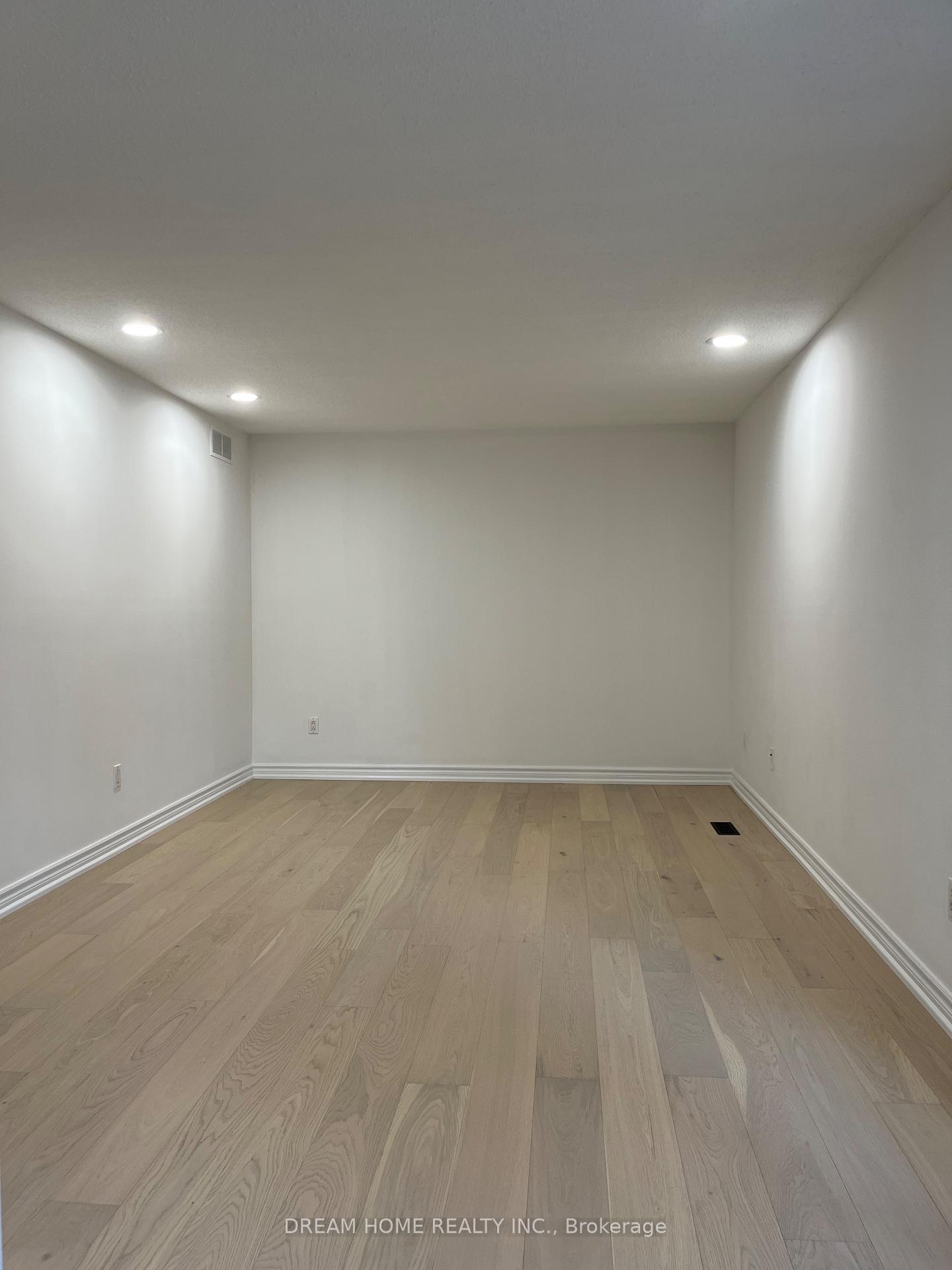 Photo 2 of 128 Larksmere Court, Markham, Milliken Mills West — HOMEH