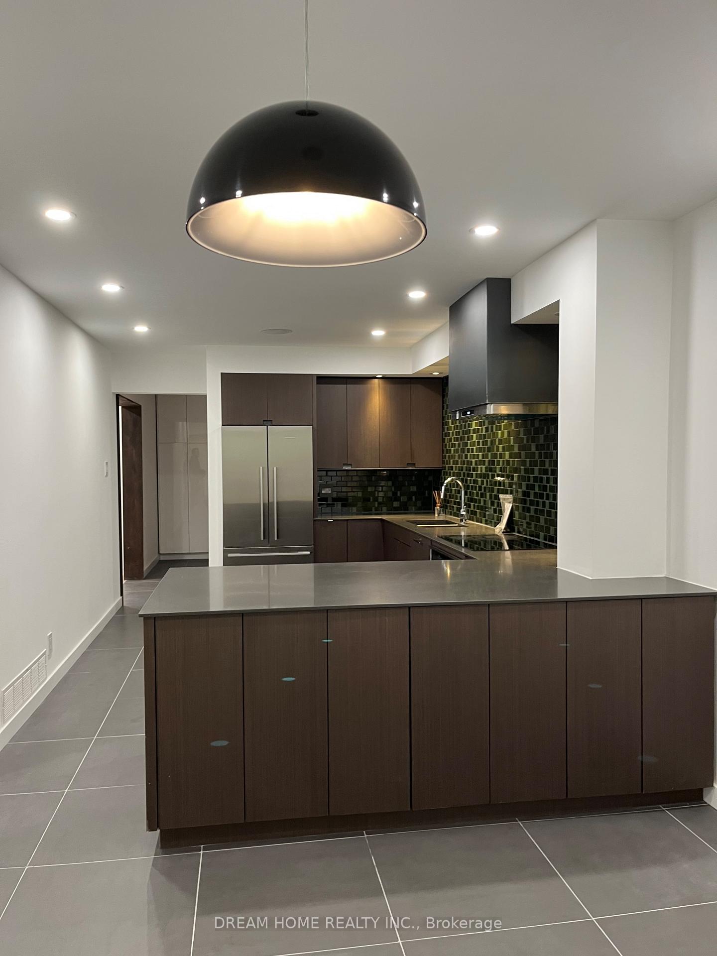 Photo 5 of 128 Larksmere Court, Markham, Milliken Mills West — HOMEH
