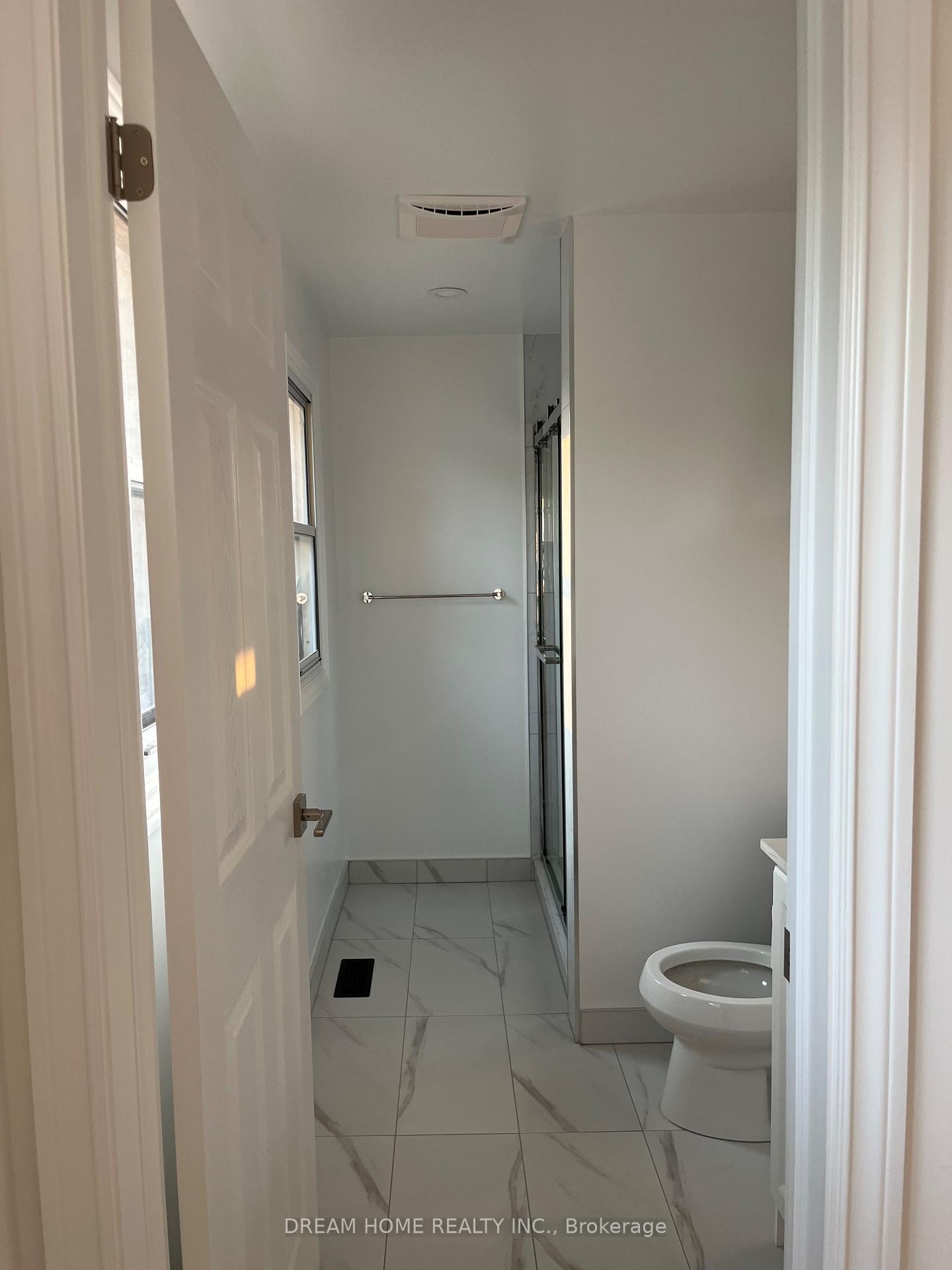 Photo 9 of 128 Larksmere Court, Markham, Milliken Mills West — HOMEH
