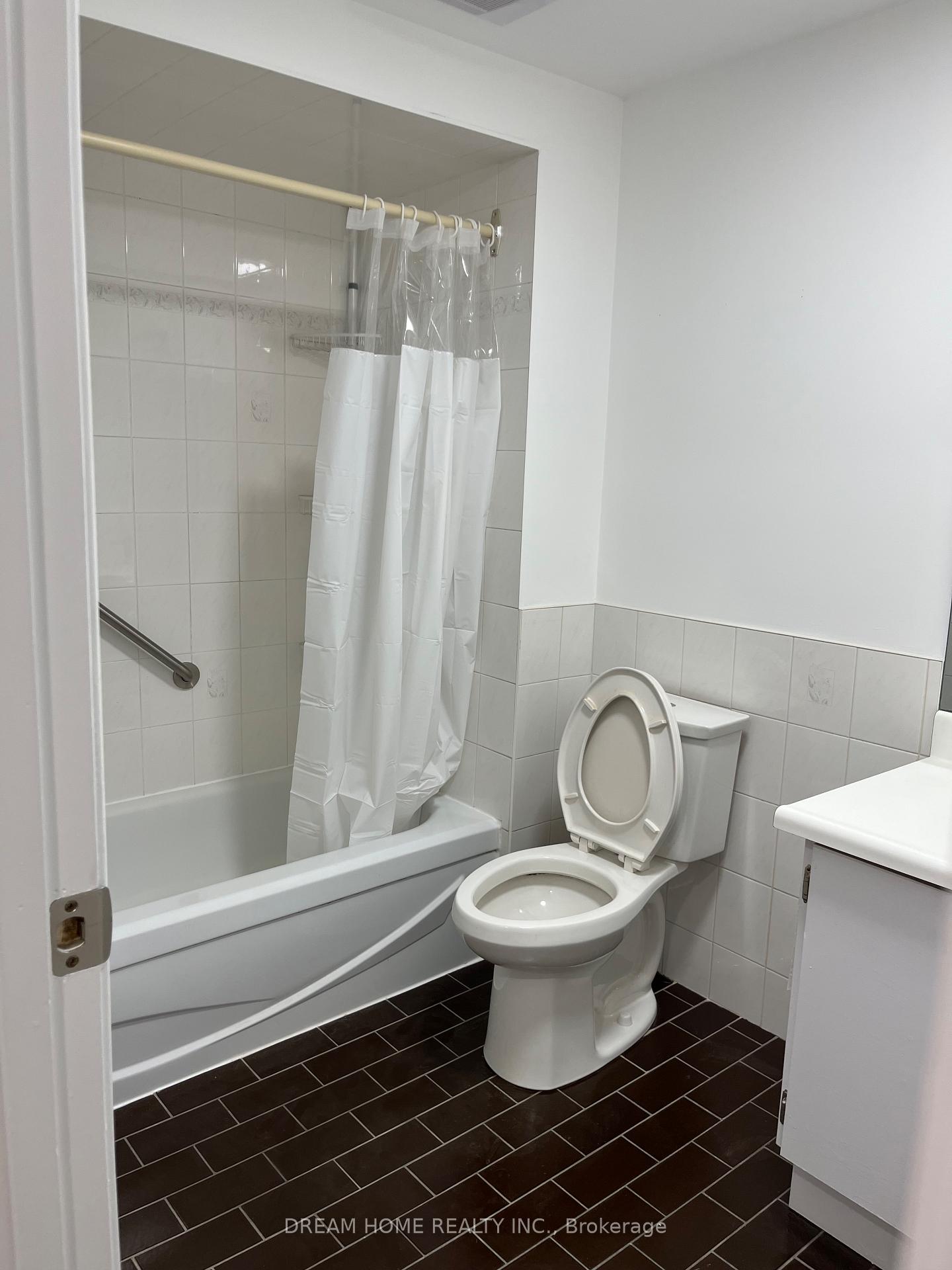 Photo 13 of 128 Larksmere Court, Markham, Milliken Mills West — HOMEH