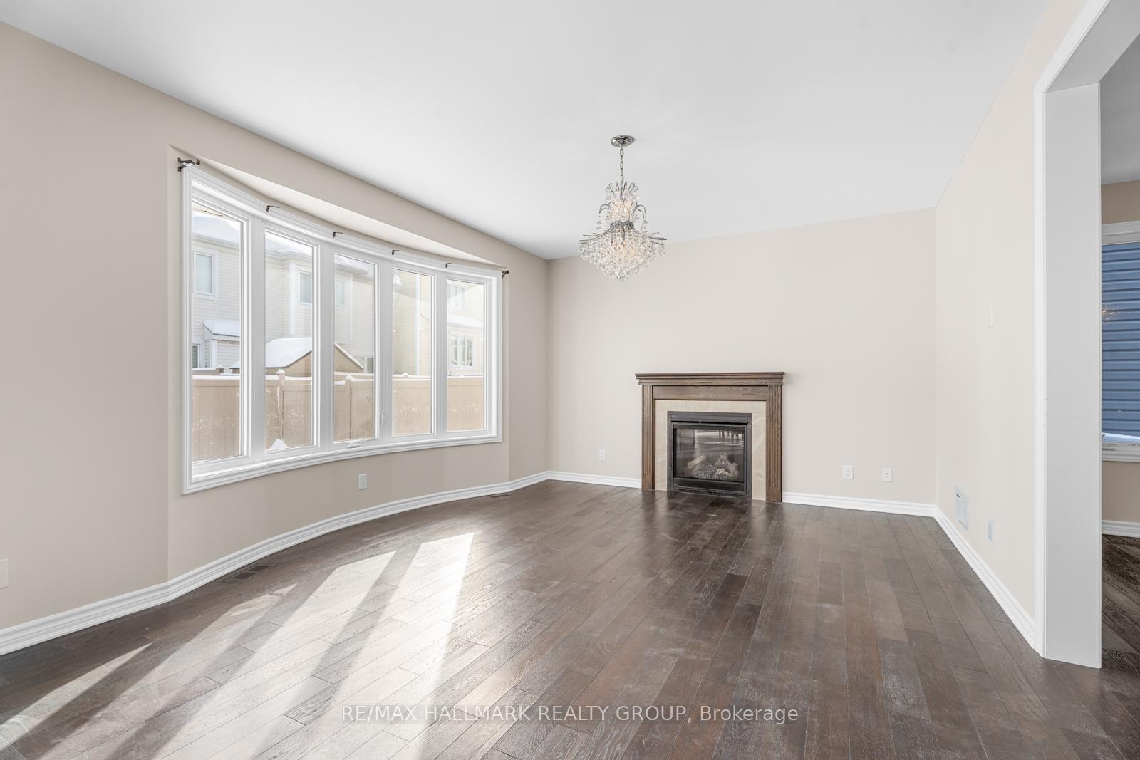 Photo 11 of 60 Solaris Drive, Ottawa, Kanata - Emerald Meadows/Trailwest — HOMEH