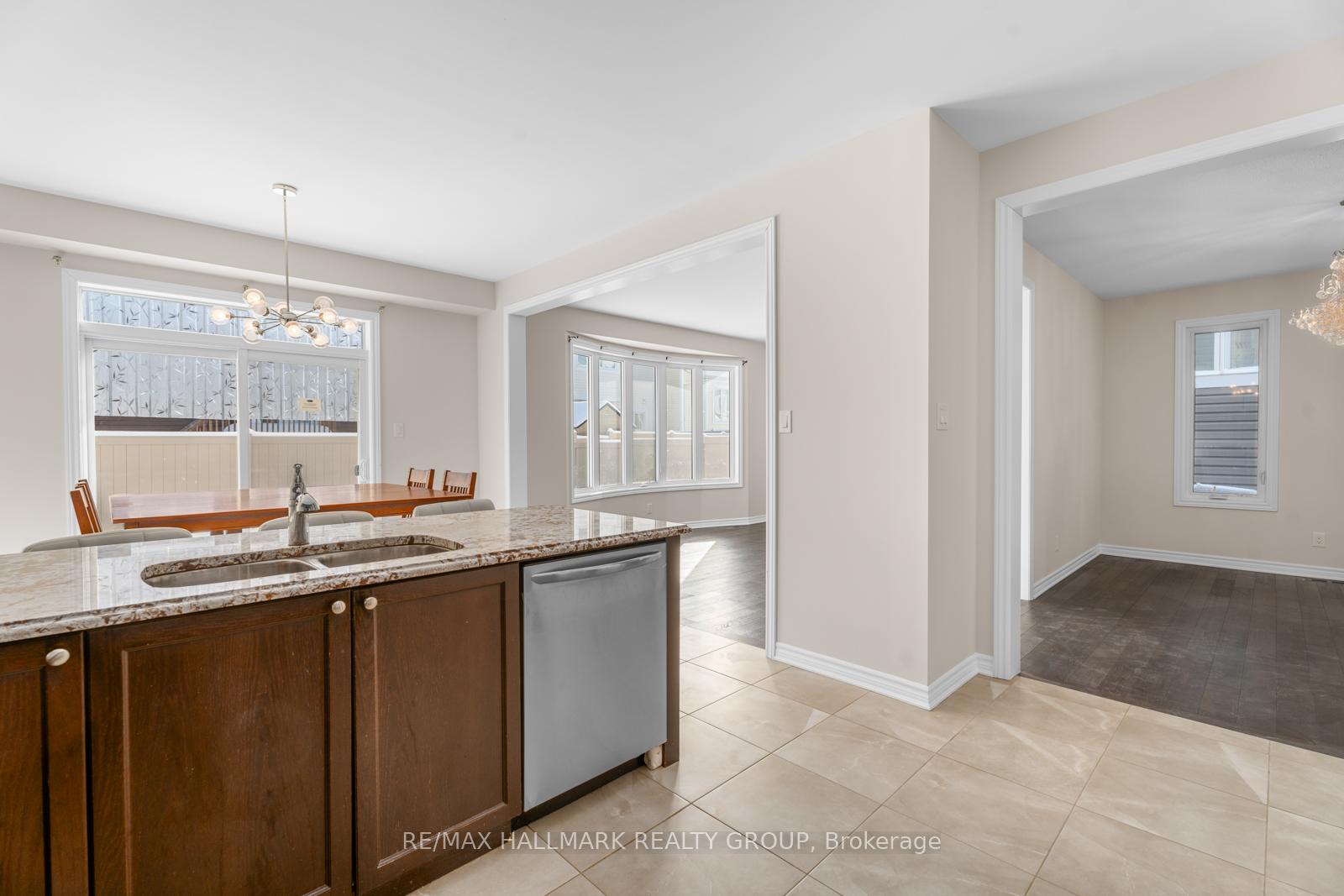 Photo 13 of 60 Solaris Drive, Ottawa, Kanata - Emerald Meadows/Trailwest — HOMEH