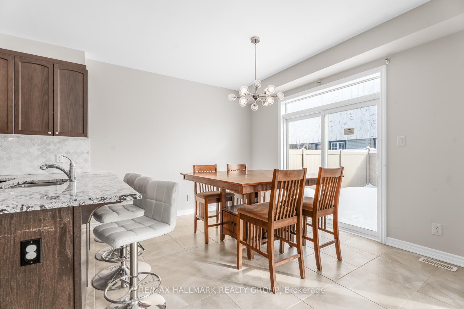 Photo 14 of 60 Solaris Drive, Ottawa, Kanata - Emerald Meadows/Trailwest — HOMEH