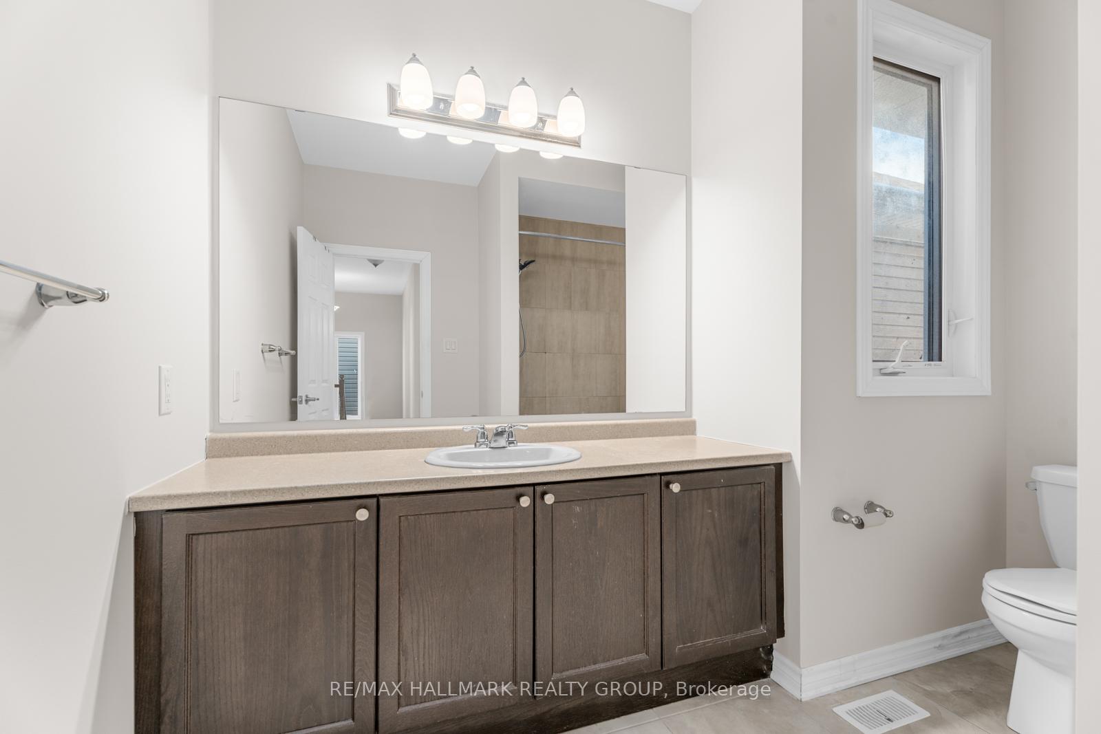 Photo 19 of 60 Solaris Drive, Ottawa, Kanata - Emerald Meadows/Trailwest — HOMEH