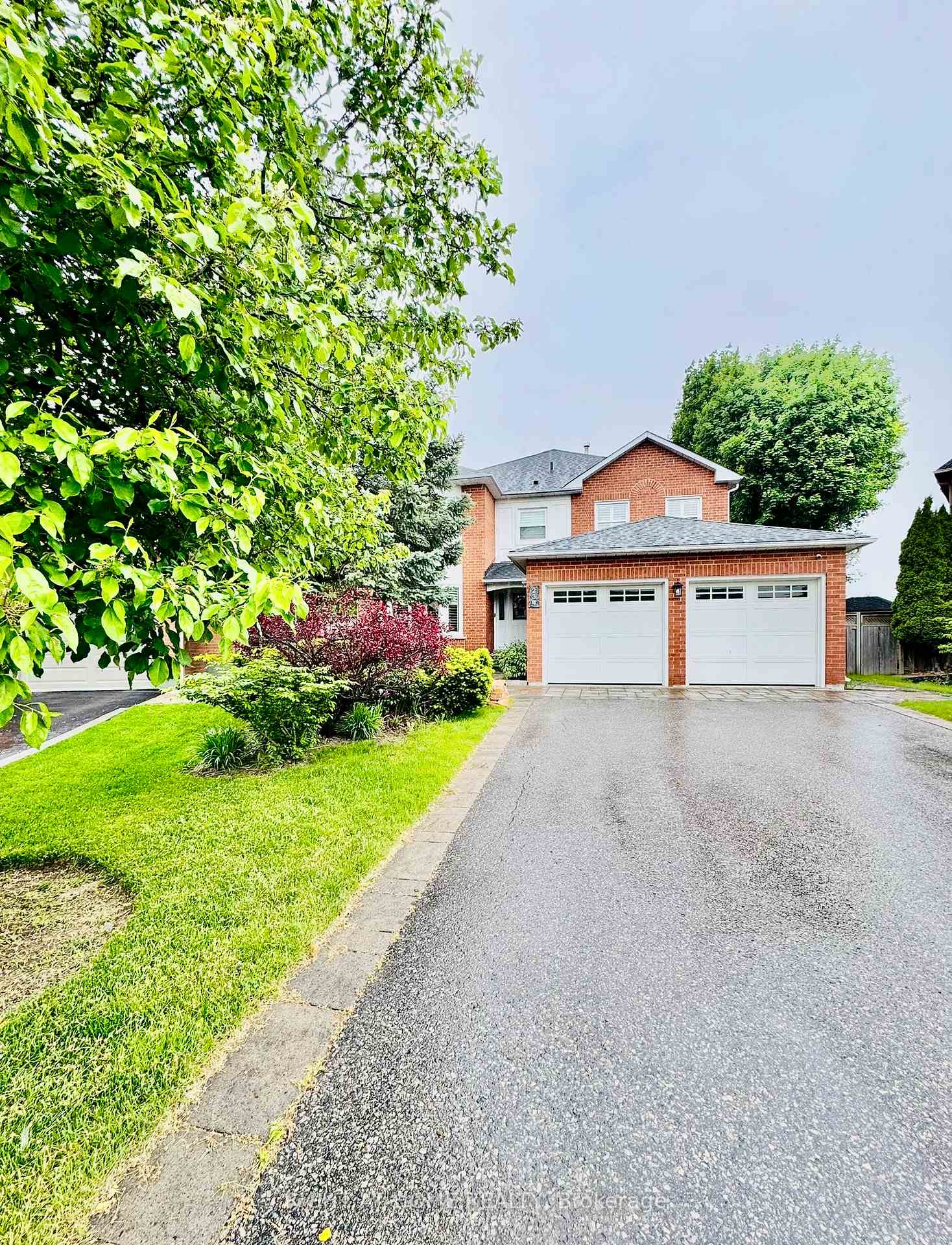 Photo 2 of 23 Lismer Court, Markham, Unionville — HOMEH