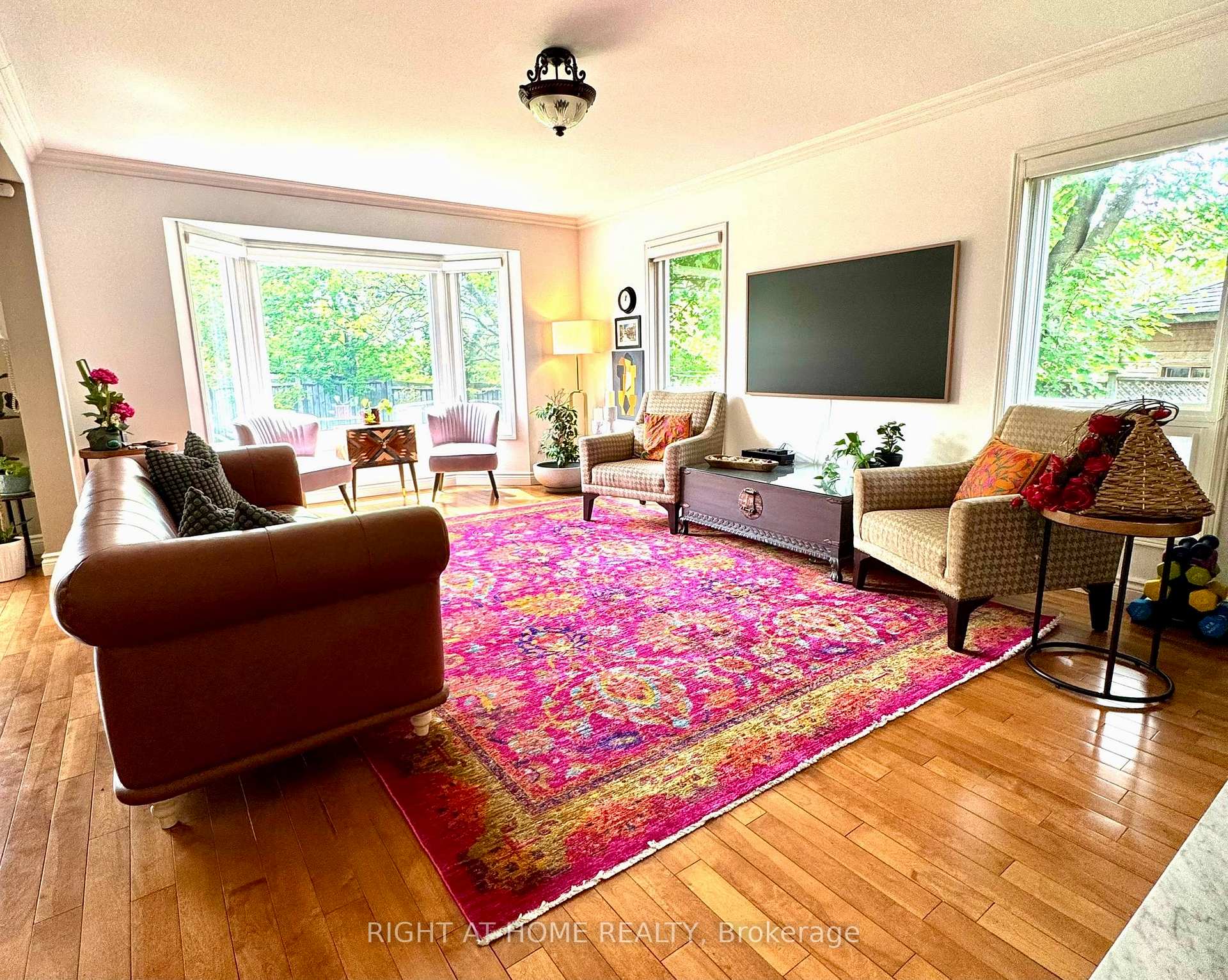 Photo 4 of 23 Lismer Court, Markham, Unionville — HOMEH