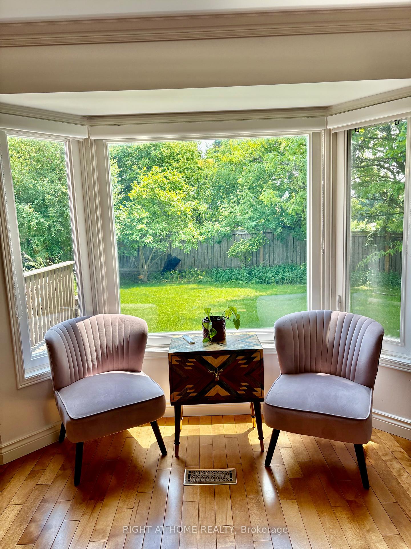 Photo 8 of 23 Lismer Court, Markham, Unionville — HOMEH