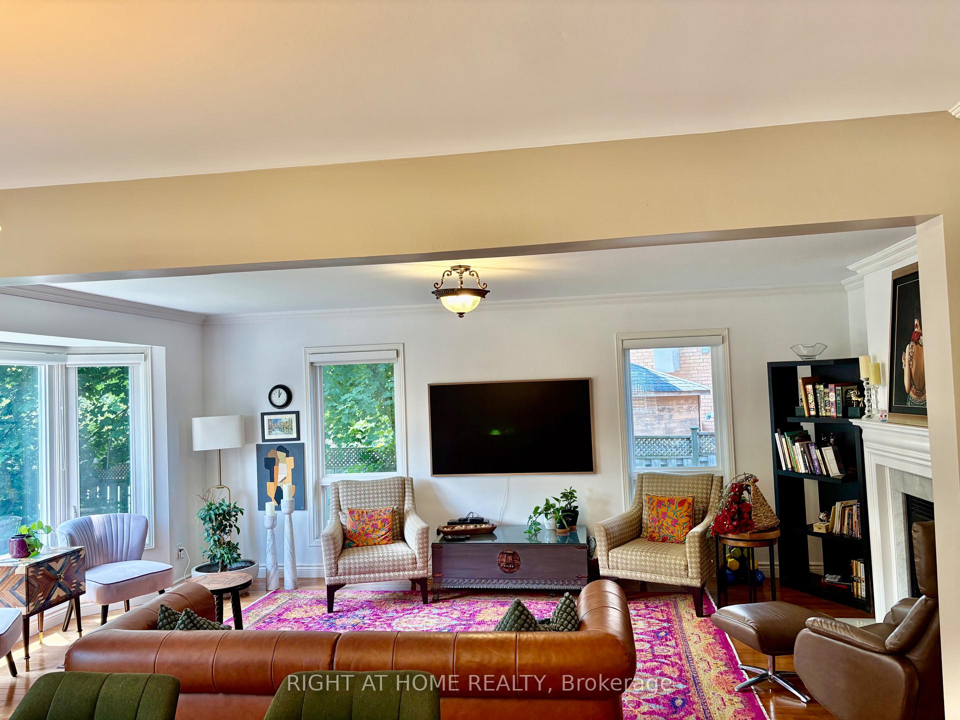 Photo 9 of 23 Lismer Court, Markham, Unionville — HOMEH