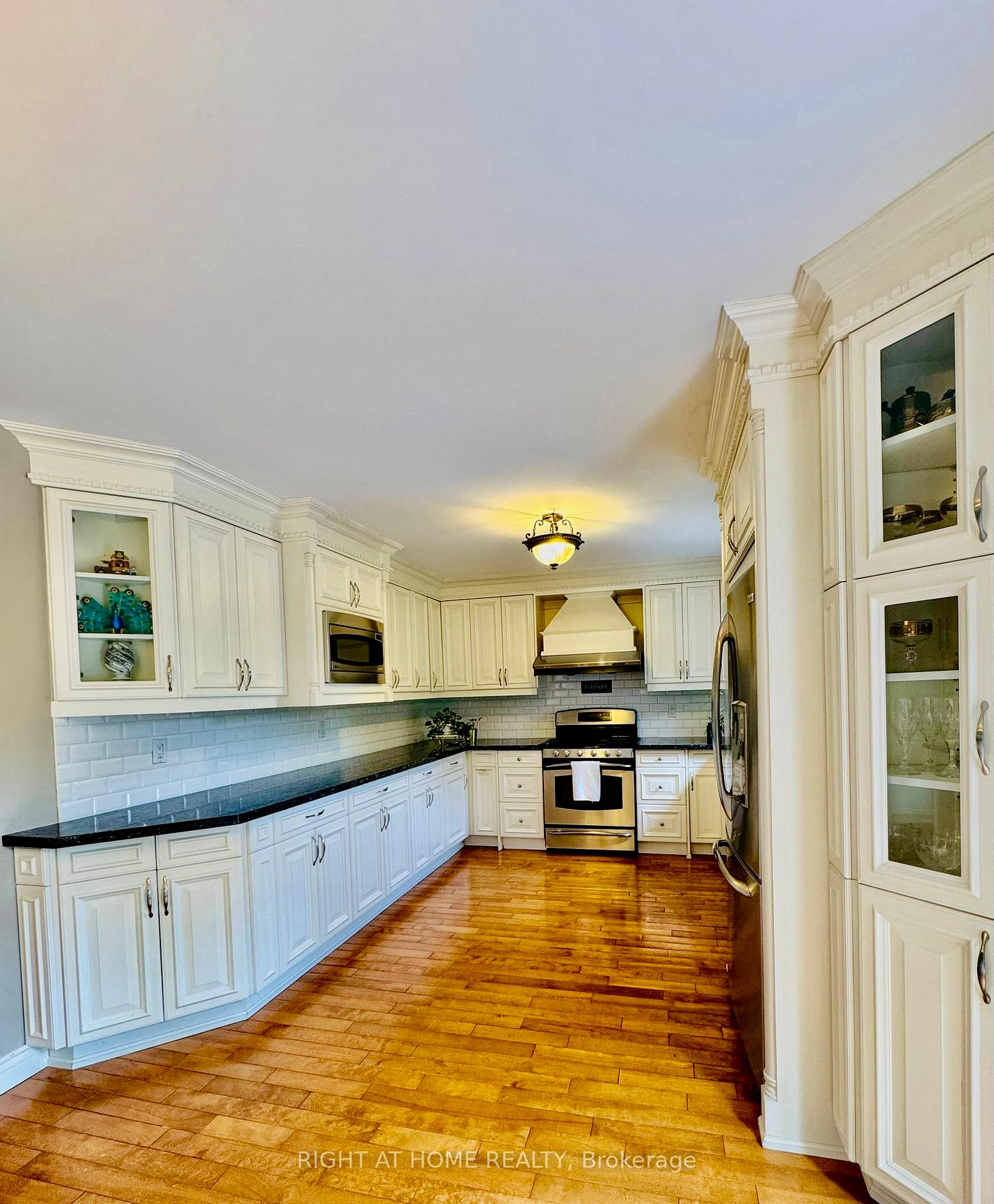 Photo 12 of 23 Lismer Court, Markham, Unionville — HOMEH