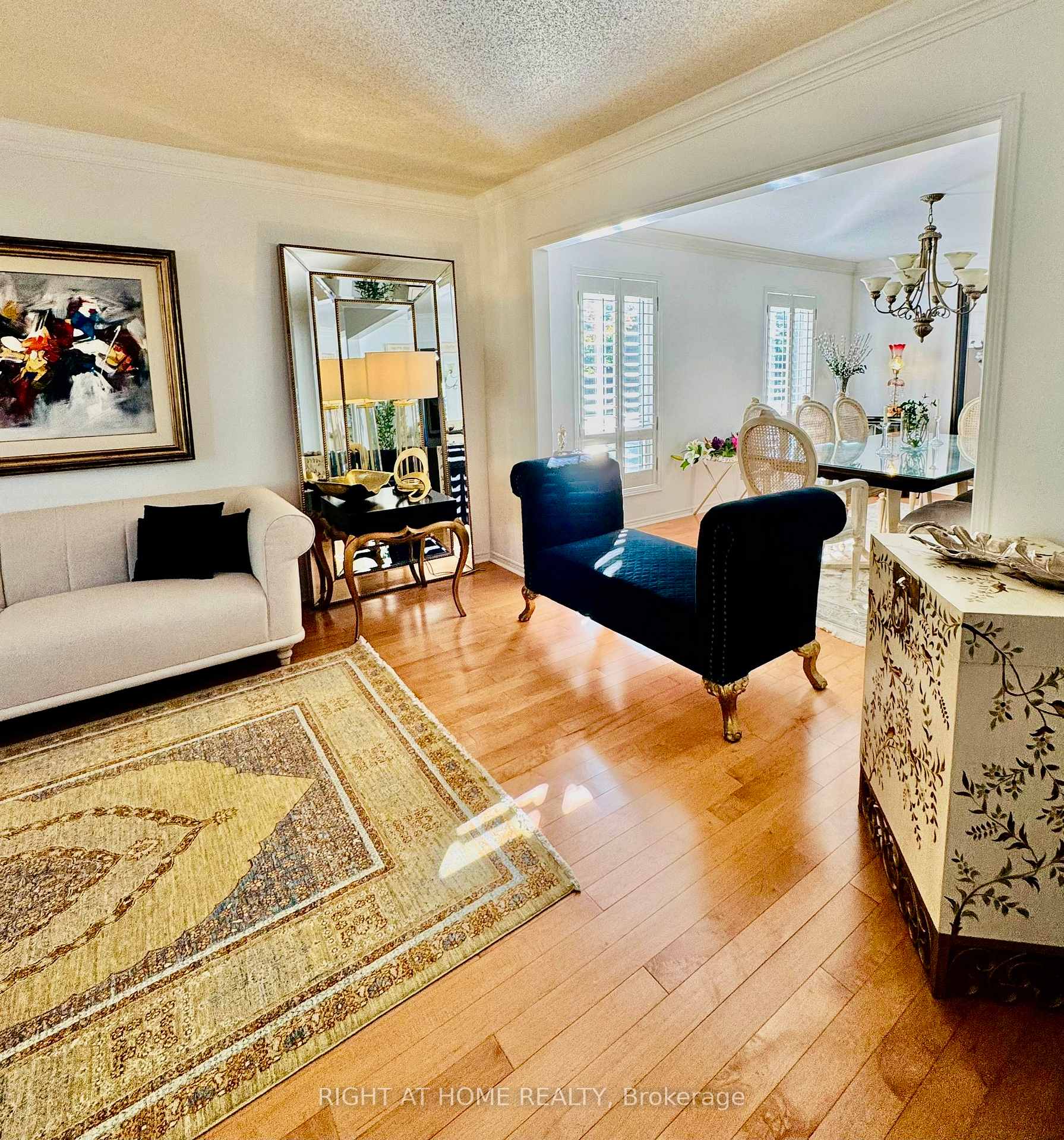 Photo 13 of 23 Lismer Court, Markham, Unionville — HOMEH
